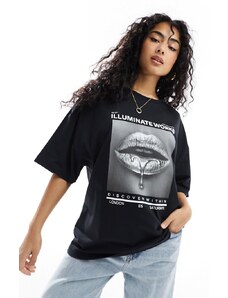ASOS DESIGN - T-shirt vestibilità boyfriend nera con stampa con labbra color argento-Nero