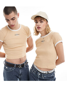 Calvin Klein Jeans - T-shirt ristretta beige con profili a contrasto - In esclusiva per ASOS-Neutro