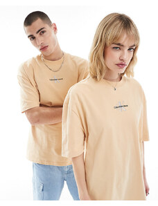 Calvin Klein Jeans - T-shirt oversize beige con logo - In esclusiva per ASOS-Neutro