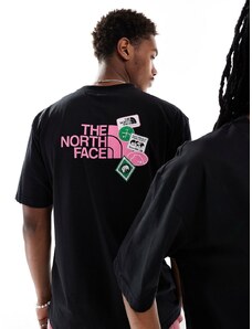 The North Face - Expedition Stickers - T-shirt oversize nera con stampa sul retro - In esclusiva per ASOS-Nero