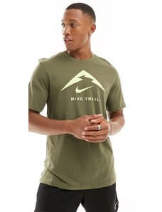 Nike Running - Trail Dri-FIT - T-shirt kaki con logo-Verde