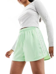 adidas Originals - Sprinter - Pantaloncini verde pastello con tre strisce