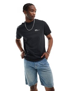 Dr. Denim - Trooper American - T-shirt comoda taglio anni '90 color nero sporco con grafica "World Traveller" stampata sul retro