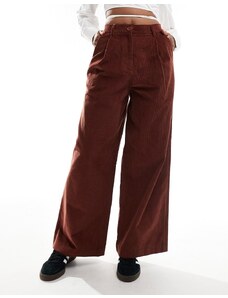 Fred Perry - Pantaloni a fondo ampio in velluto a coste color ruggine-Marrone