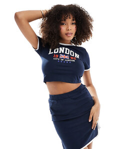 Pieces - Sport Core - T-shirt corta blu navy con finiture a contrasto bianche e scritta “London” in coordinato