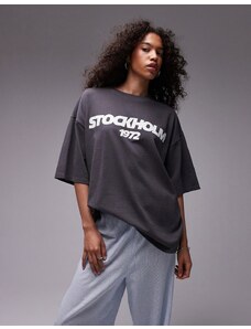Topshop - T-shirt oversize grigia con scritta Stockholm 1972-Grigio