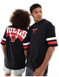 New Era - Chicago Bulls - T-shirt unisex nera con grafica ad arco-Nero