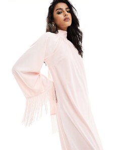 Pretty Lavish - Vestito lungo monospalla con frange color cipria-Rosa