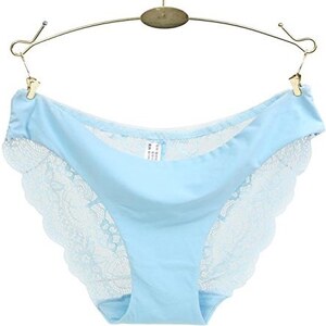 Reggiseno Del Bello Pizzo Rosso, Biancheria Intima E Spazio Delicati Secial Femminili Su Un Rosa Fondo Blu Porpora Della Copia Image135377522
