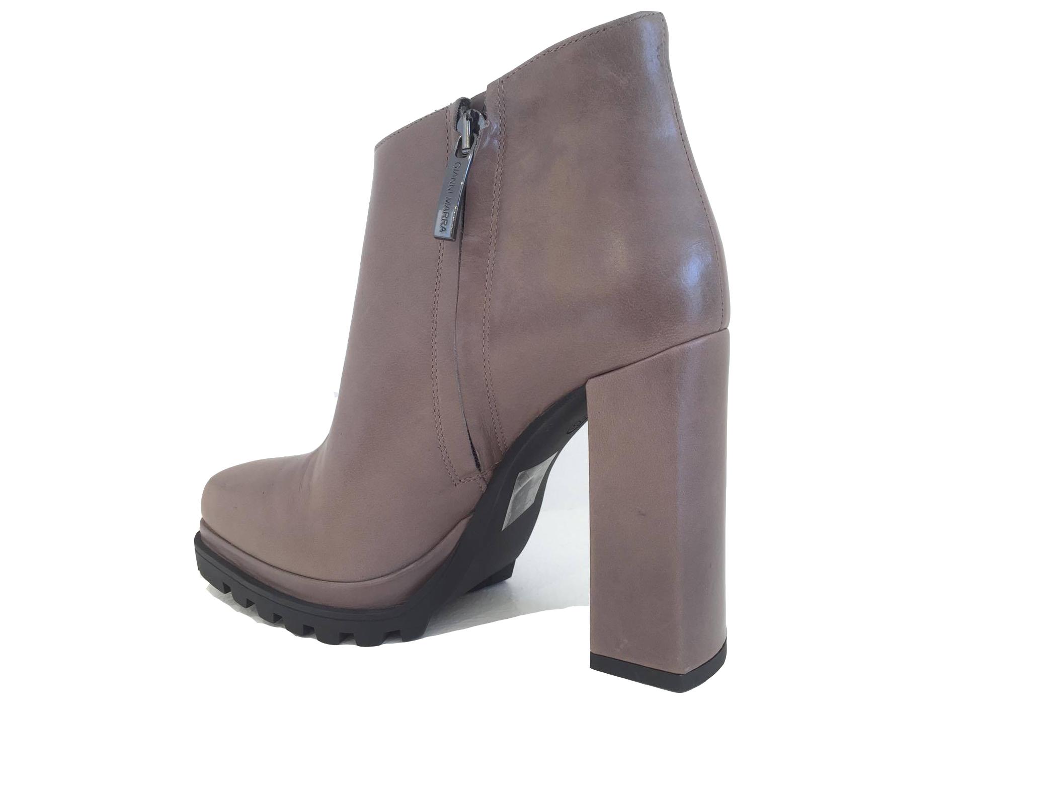 Tronchetto in pelle con tacco grosso e punta semiquadra 9025 GIANNI MARRA