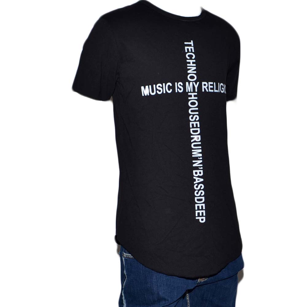 Malu Shoes T-Shirt lunga uomo nera oversize maniche corte scritta la music is my religion street style estate