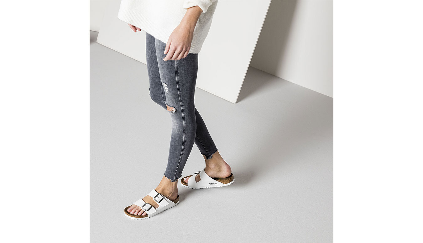 Birkenstock Arizona Birko-Flor White Regular Fit Donne - Sandali Birkenstock - Bianco - 0552681-7.5