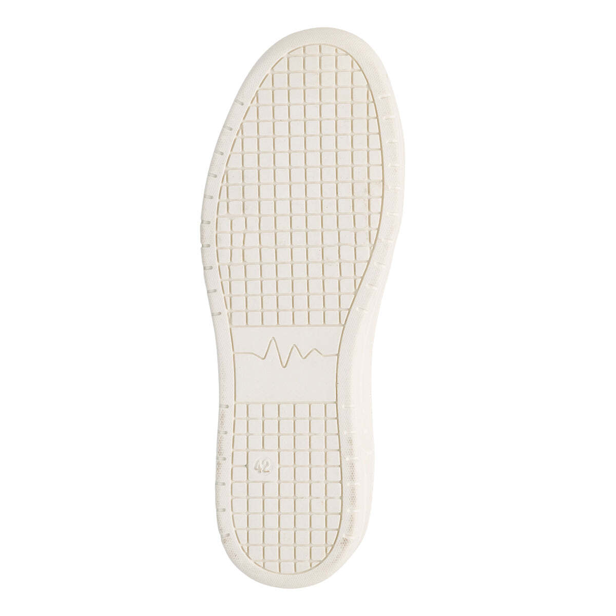 abito blu uomo con sneakers bianche