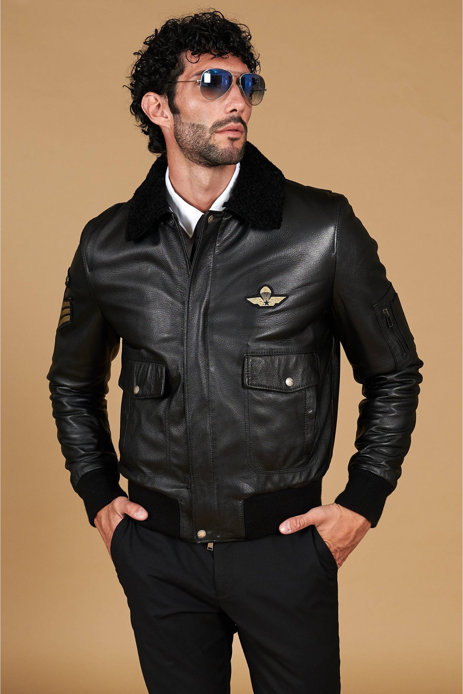 Giubbotto aviatore in pelle raggrinzita nera collo montone D