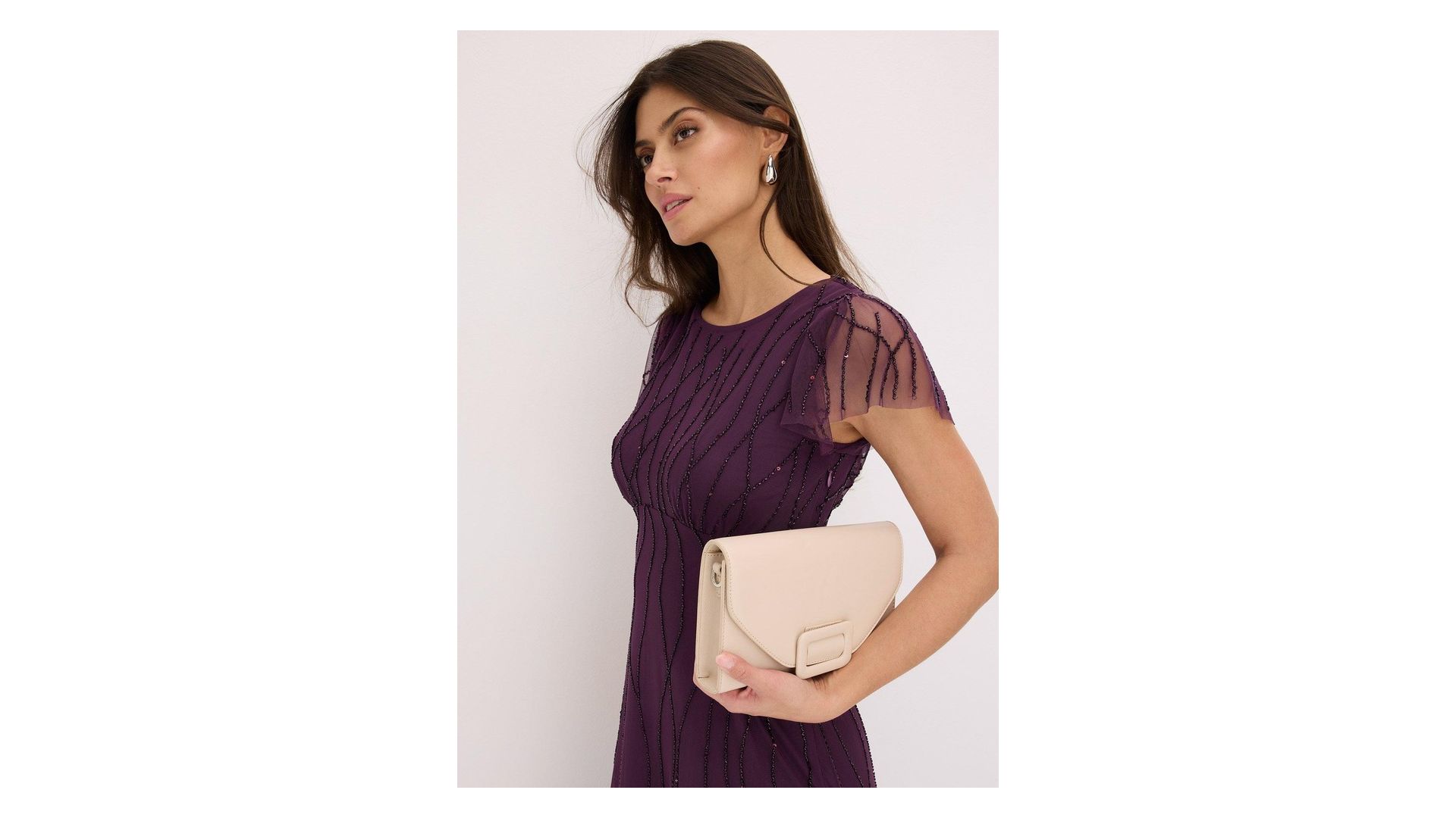 bonprix Abito lungo in tulle delicato con ricamo e perline, viola