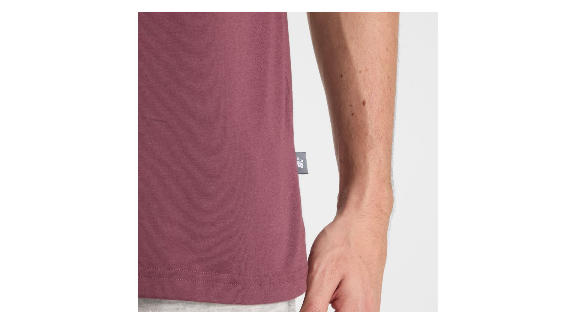 New Balance Uomo Heathertech Linear T-Shirt in Viola, Maglia di Poliestere, Taglia L