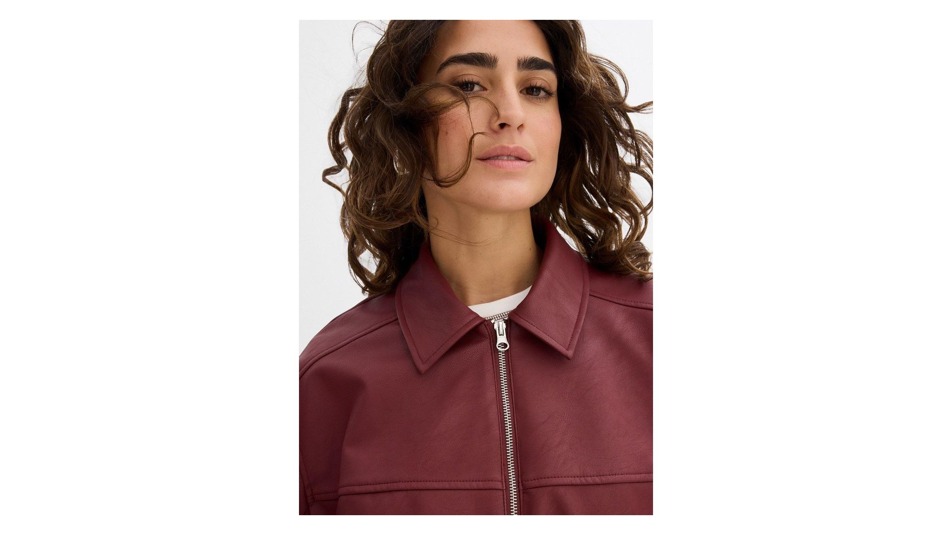 bonprix Giacca in similpelle oversize, Rosso