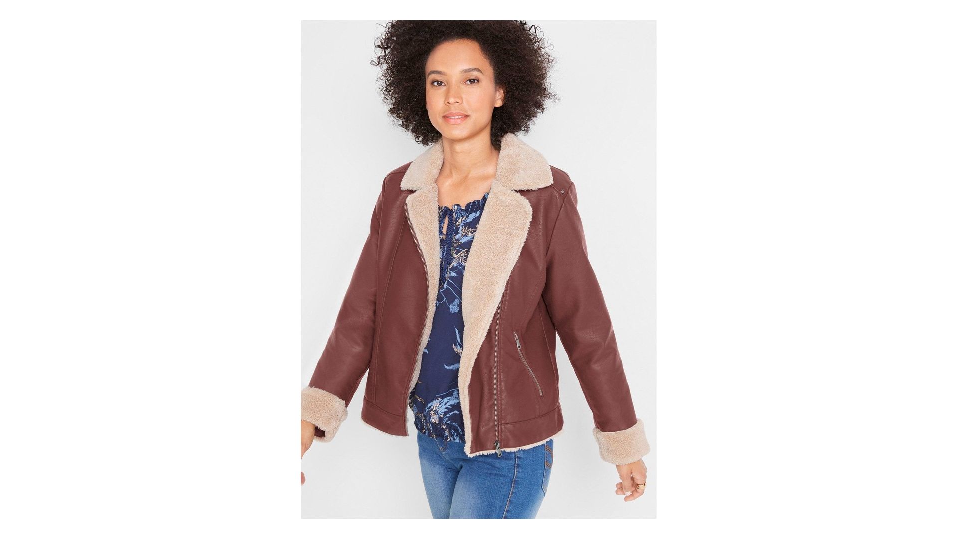 bonprix Giacca in similpelle foderata, Marrone