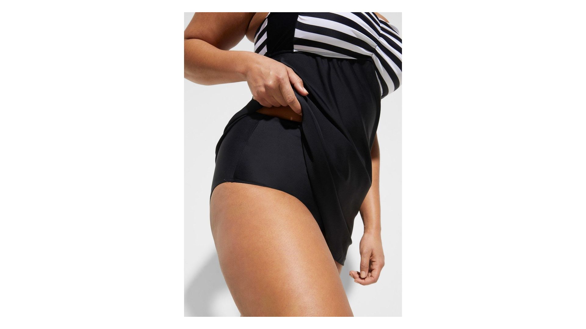 bonprix Tankini lungo con slip a vita alta (set 2 pezzi), Nero