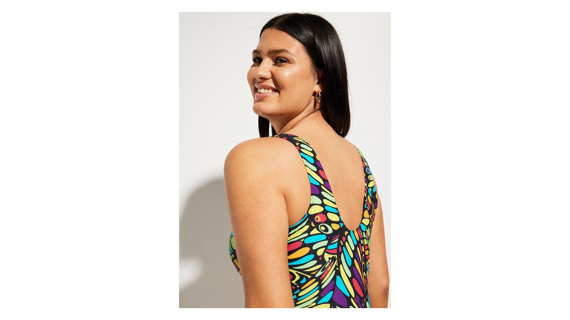 bonprix Costume intero in poliammide riciclata con effetto modellante medio, Nero