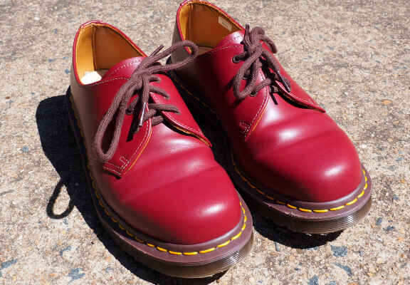 scarpe basse rosse Dr. Martens