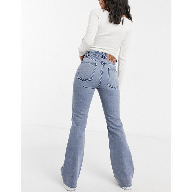 Reclaimed Vintage - The '99 - Jeans a zampa blu medio slavato
