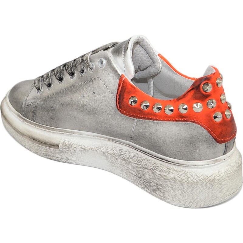 Malu Shoes Sneakers uomo bianca in vera pelle effetto sporco borchie retro  laterali fortino arancio fondo kevin moda uomo street 