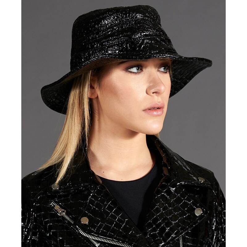Cappello da donna in pelle nera laminata stile secchiello D'Arienzo