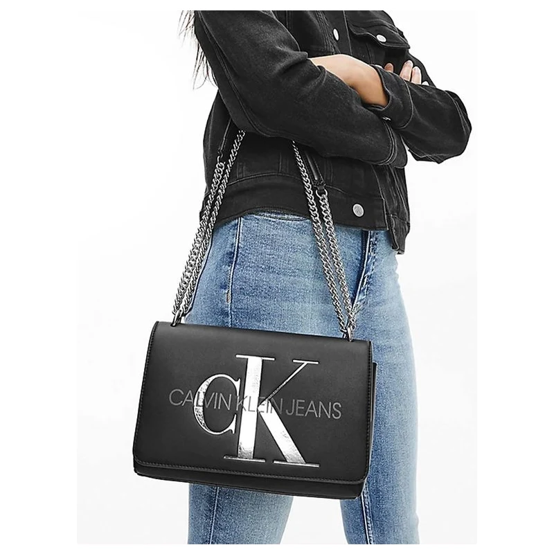 Calvin Klein CK Calvin Klein SCULPTED CONV E-W FLAP Borsetta a tracolla  con stampa Borse a Tracolla donna Nero