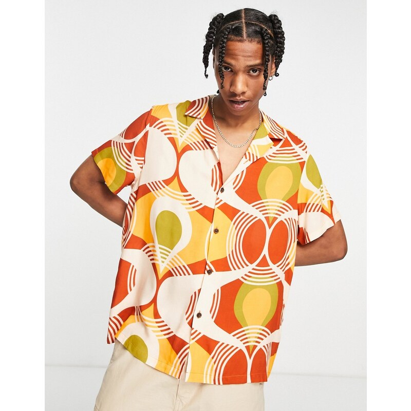 ASOS DESIGN - Camicia comoda con rever e stampa geometrica anni '70-Arancione