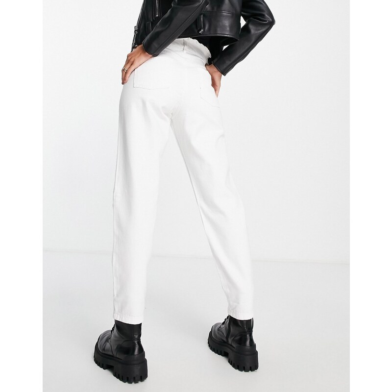 Miss Selfridge - Mom jeans a vita alta bianchi con volant-Bianco