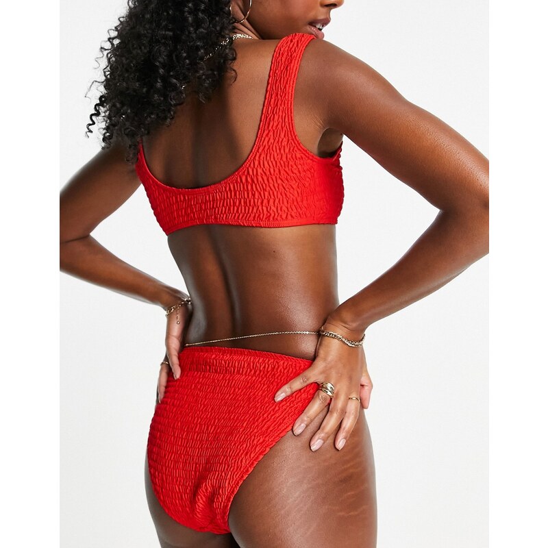 Missguided - Mix & Match - Slip bikini rosso sgambato in tessuto stropicciato