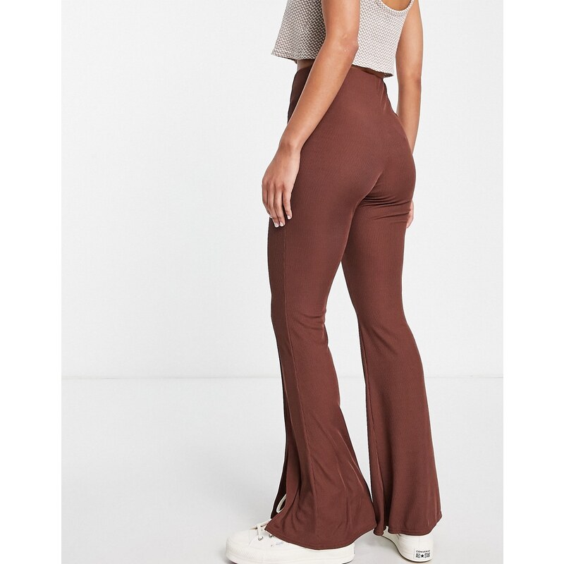 New Look - Pantaloni a zampa marroni a coste con spacco sul davanti-Marrone