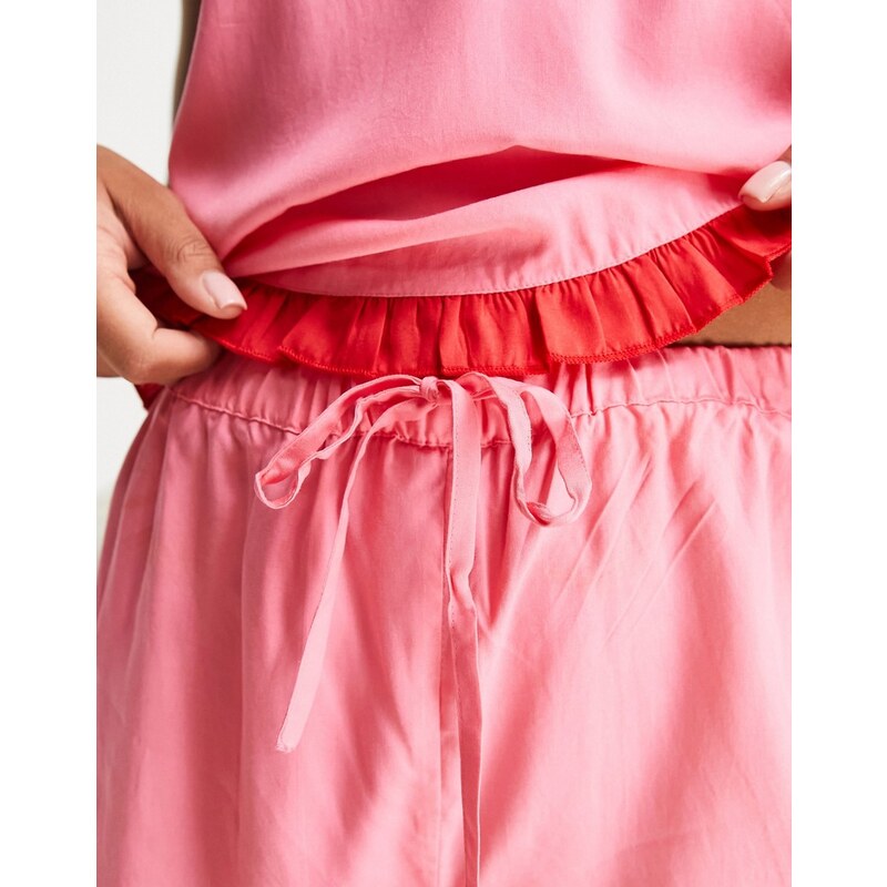 ASOS DESIGN - Mix & Match - Pantaloncini del pigiama in modal rosa e rossi con volant a contrasto
