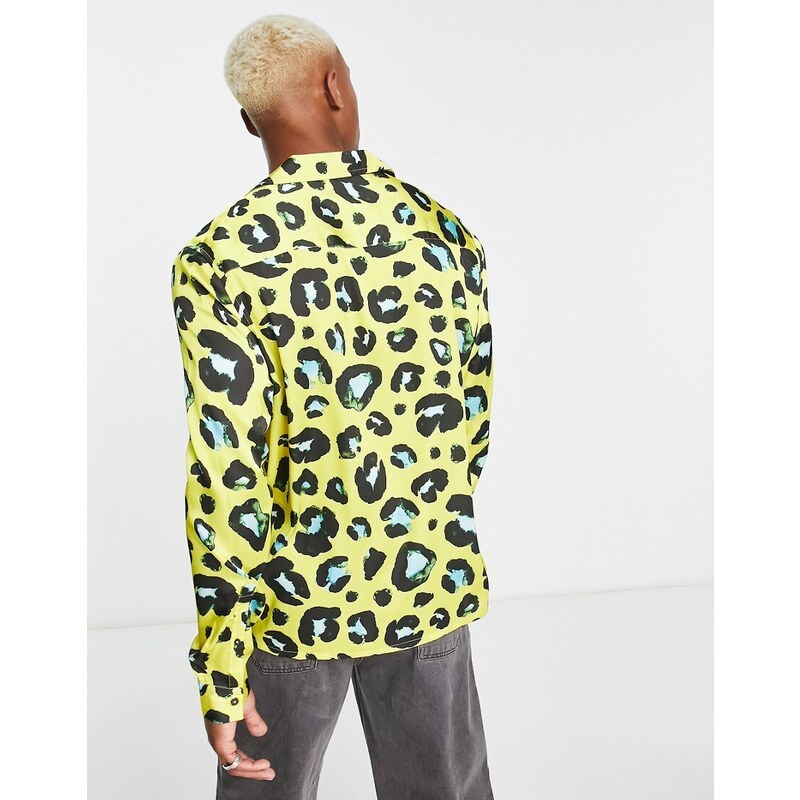 ASOS DESIGN - Camicia comoda in raso con stampa leopardata vivace e rever ampio-Giallo