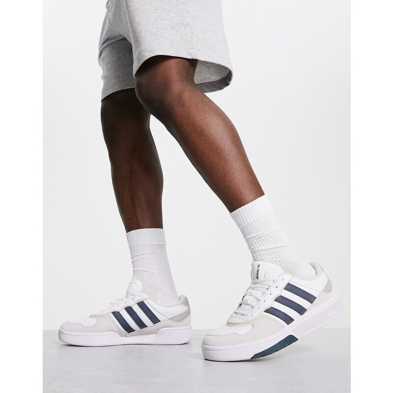 adidas Originals - Courtic - Sneakers bianche e blu navy-Bianco