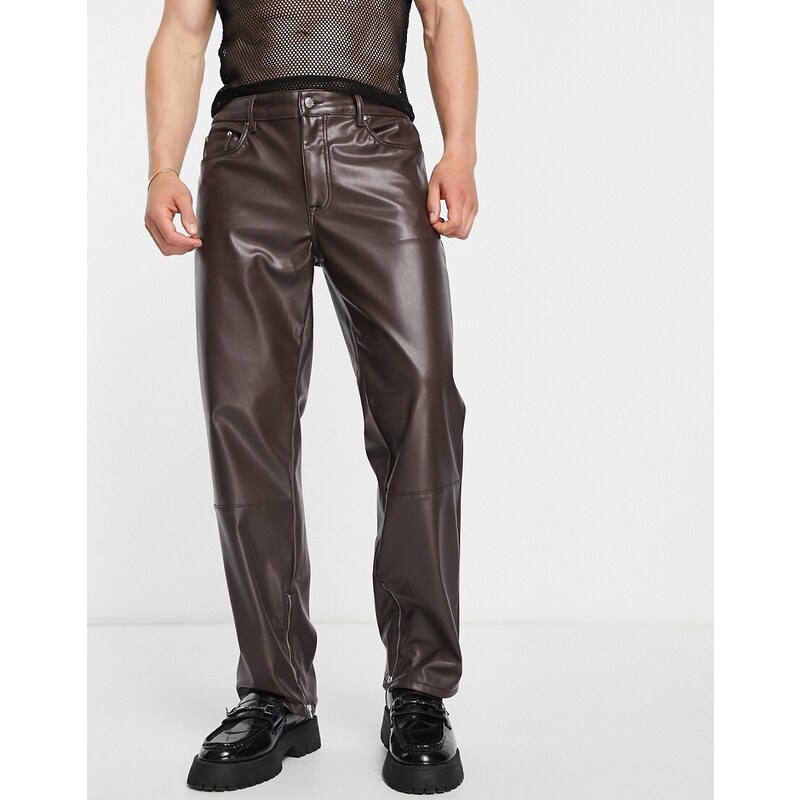 ASOS DESIGN - Jeans regular fit in pelle sintetica marrone con zip-Nero