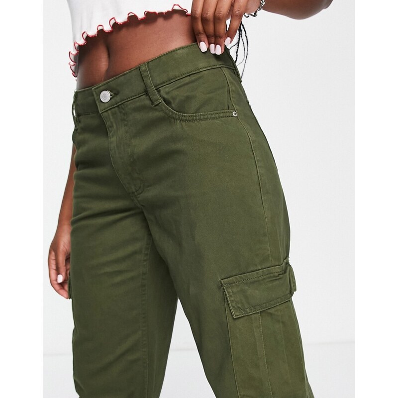 New Look - Jeans cargo kaki scuro a fondo ampio-Verde