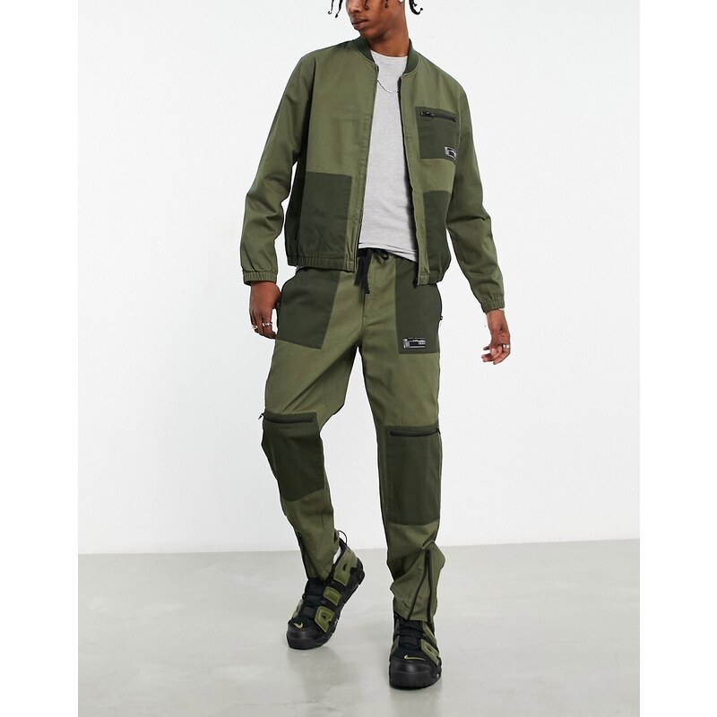 Topman - Pantaloni cargo ampi kaki con vita elasticizzata e design cut and sew in coordinato-Verde