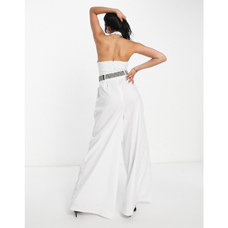 ASOS DESIGN - Tuta jumpsuit allacciata al collo in popeline di cotone bianco con cintura stile vimini e fondo ampio