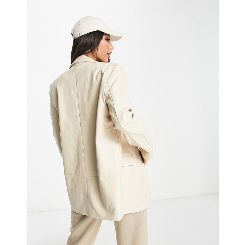 Vero Moda Tall - Blazer da abito sartoriale in pelle sintetica color crema in coordinato-Bianco