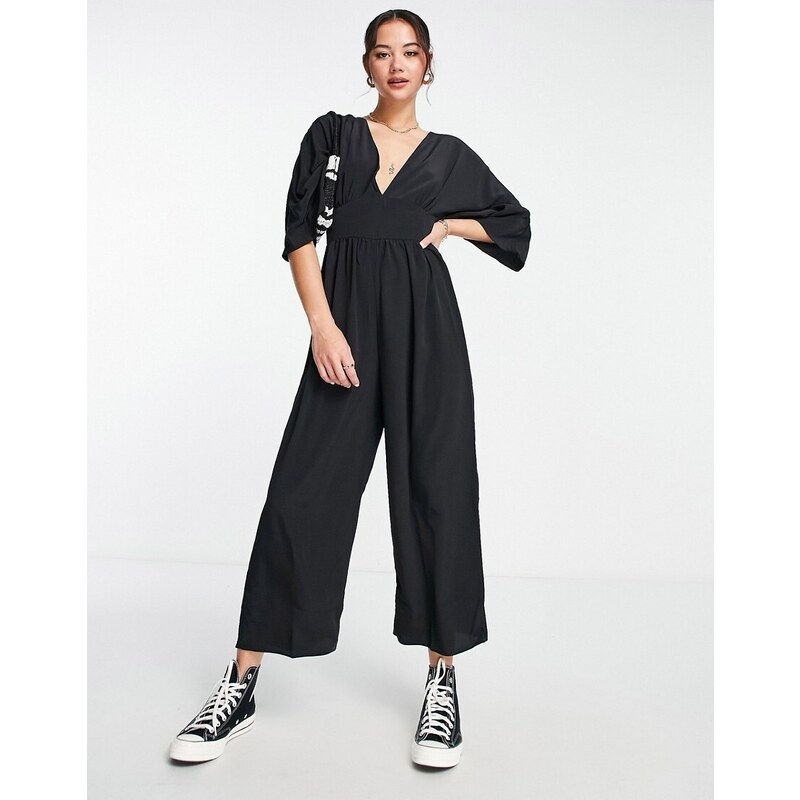 ASOS DESIGN - Tuta jumpsuit nera con pantaloni culotte e maniche a kimono-Nero