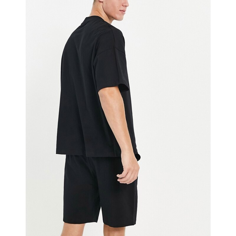 ASOS DESIGN - Completo pigiama con T-shirt oversize e pantaloncini in jersey nero