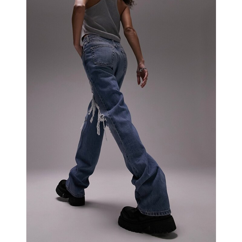 Topshop - Kort - Jeans dritti blu medio con strappi vistosi sulla coscia