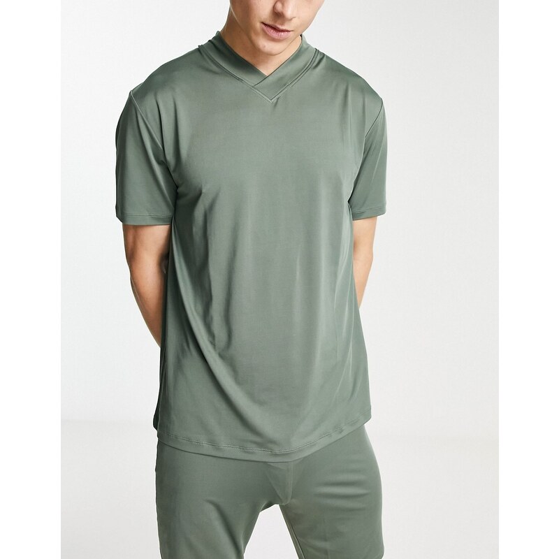 ASOS DESIGN - Pigiama verde con T-shirt con scollo a V e pantaloncini