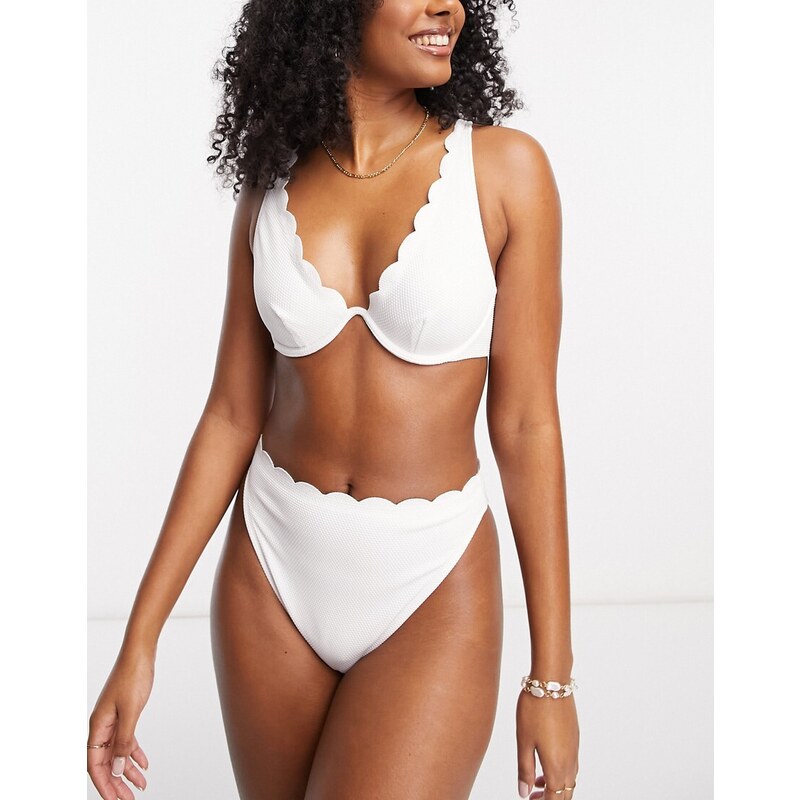 Hunkemoller - Top bikini con ferretto bianco con bordi ondulati