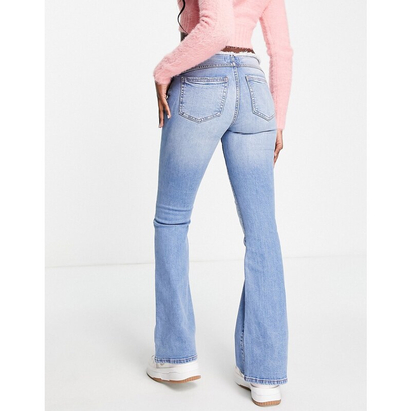 Miss Selfridge - Jeans a zampa a vita bassa grezza lavaggio blu medio