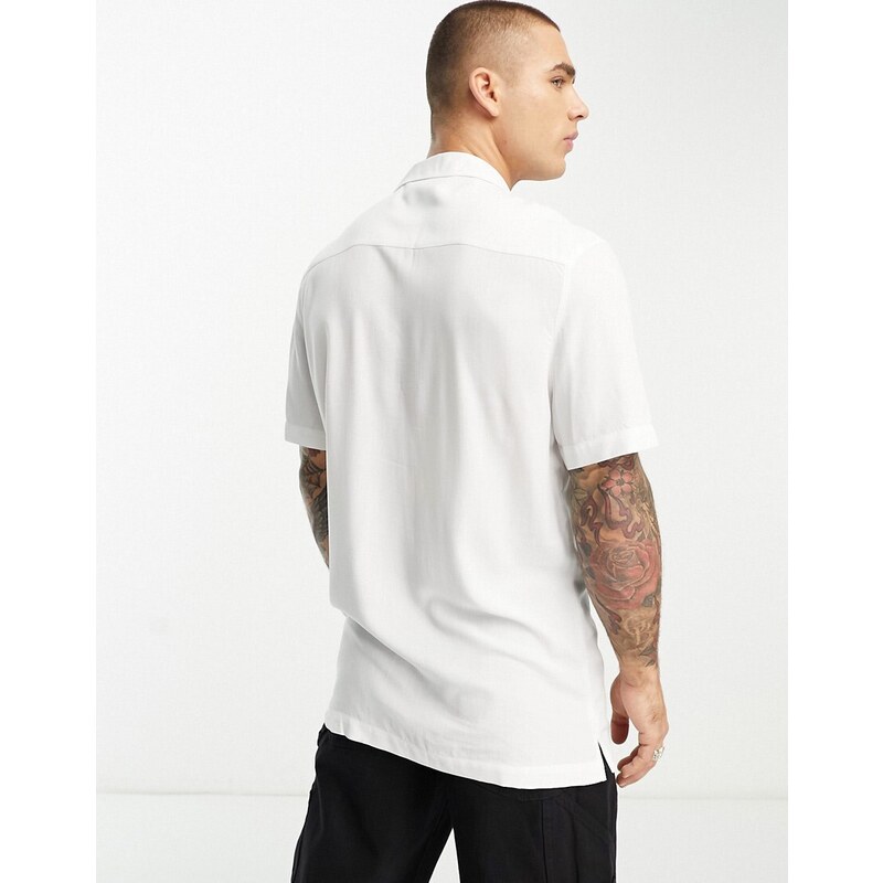 ASOS DESIGN - Camicia bianca in viscosa con collo a rever vestibilità classica-Bianco