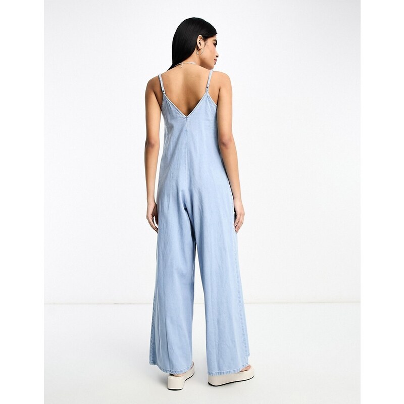 ASOS DESIGN - Tuta jumpsuit in morbido denim blu lavaggio chiaro