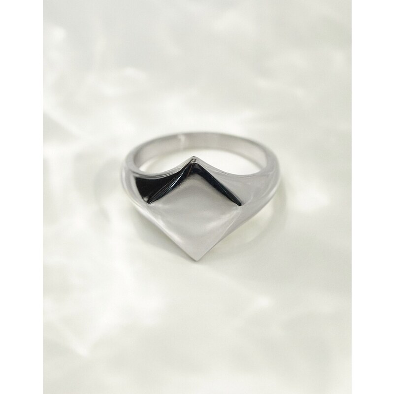ASOS DESIGN - Anello con sigillo in acciaio inossidabile resistente all'acqua a forma di rombo color argento